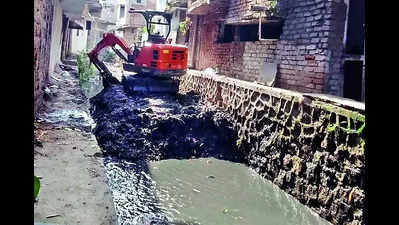 Ahead of monsoon season, Raipur civic body launches drive to clean major drains