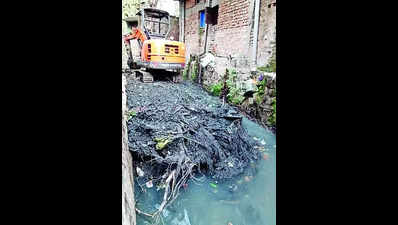 Ahead of monsoon season, Raipur civic body launches drive to clean major drains