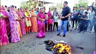 10 booked for burning Rupala’s effigy in Rajkot, Keshod