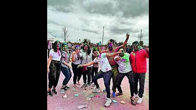 VHCCI organises Holi for thousands in Dublin