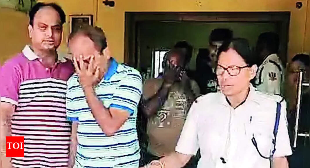Promoter, 3 others held after falling bricks kill 53-year-old in West Bengal's Birati | Kolkata News - Vimarsana News
