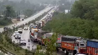 Traffic suspended on Jammu-Srinagar Highway for Aircraft trial run