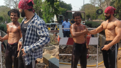 "With gym vs. without gym": Netizens hail worker's impressive abs; video going viral on social media