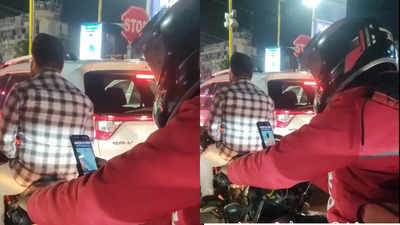 Watch: Food delivery agent inspires with UPSC preparation amidst traffic chaos