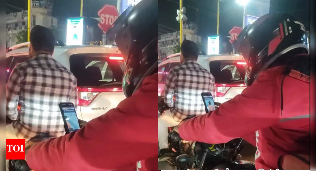 Watch: Food delivery agent inspires with UPSC preparation amidst traffic chaos | - Vimarsana News