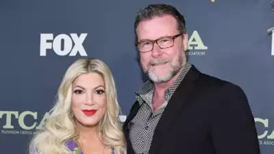 Tori Spelling broke the news to Dean McDermott that she was filing for divorce on the debut episode of her podcast