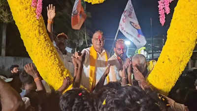 Thousands take part in Vemireddy's election rally at Nellore's Jaladanki