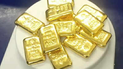 30 gold ‘smugglers’ flee from Lucknow airport