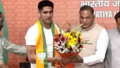 Boxer-turned-politician Vijender Singh joins BJP
