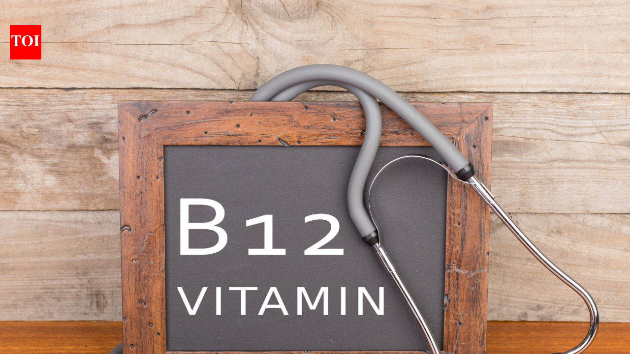 Signs of vitamin B12 deficiency seen in different parts of the body