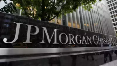 Former JP Morgan analyst awarded $35 million for brain damage from shattered glass door