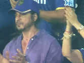 SRK watches IPL match between KKR and DC