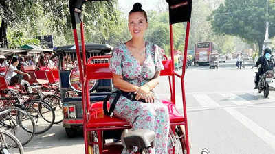 Fake picture of Scarlett Johansson sitting in a rickshaw in Delhi goes viral