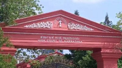 Drama at Karnataka high court as man tries to slit throat in front of CJ