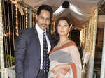 Manoj Bidwai, Wife Ravee Gupta