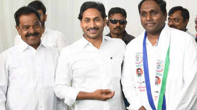 TDP faces heat at GD Nellore after ex-minister's son joins YSRCP in CM Mohan Reddy's presence
