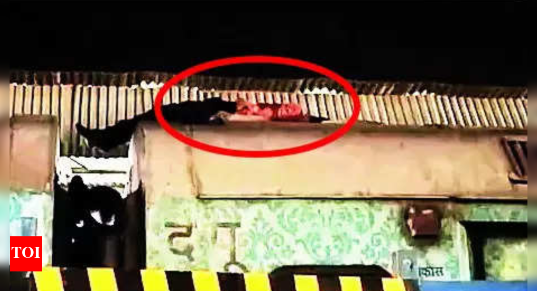 Joyride? Man risks life travelling 400km on the train's roof | Kanpur News - Vimarsana News