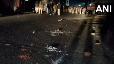 3 cops injured, vehicles damaged in stone pelting in UP's Shahjahanpur