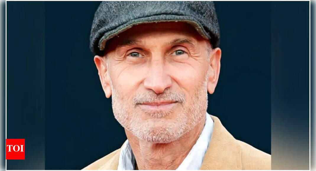 Craig Gillespie in talks to direct 'Supergirl: Woman of Tomorrow' | English Movie News - Vimarsana News