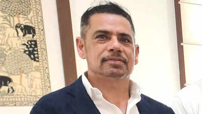 'People of Amethi expect me to represent their constituency,' says Robert Vadra
