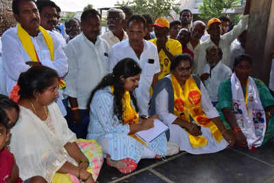 Venkatagiri TDP candidate strikes a chord with voters through Rachabanda programme