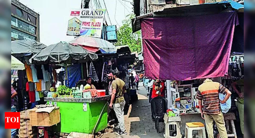 Hawkers: Kmc, Cops To Shift Hawkers Around Fancy Market Transformer ...