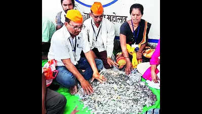 ‘Chillar’ party: Candidates deposit nomination fee in Rs 1 and Rs 2 coins