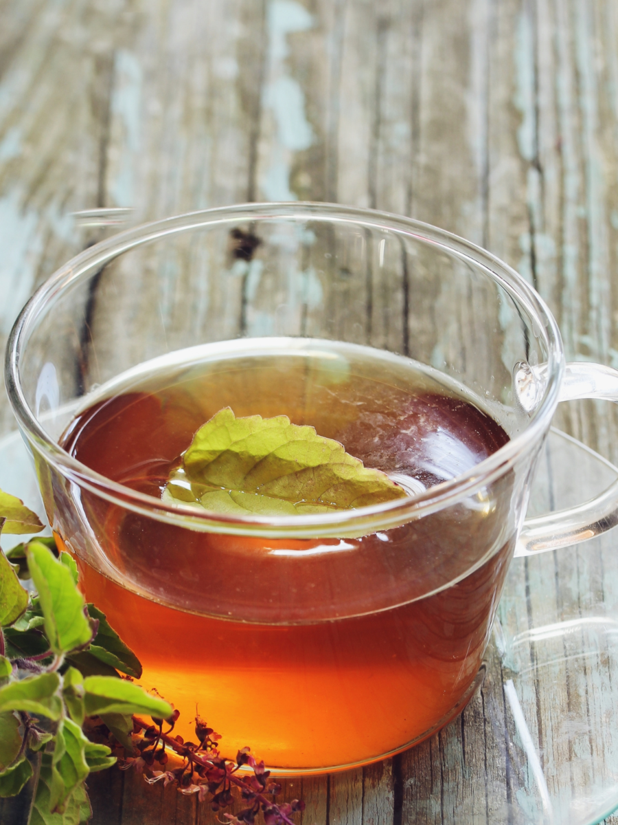  தினமும் துளசி இலைகள் ஊற வைத்த தண்ணீர் குடித்தால் கிடைக்கும் நன்மைகள் 