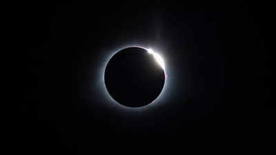 Explaining the 'Diamond Ring' effect of Total Solar Eclipses