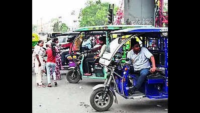 ‘Unauthorised agents at RTO office looting e-rickshaw drivers’
