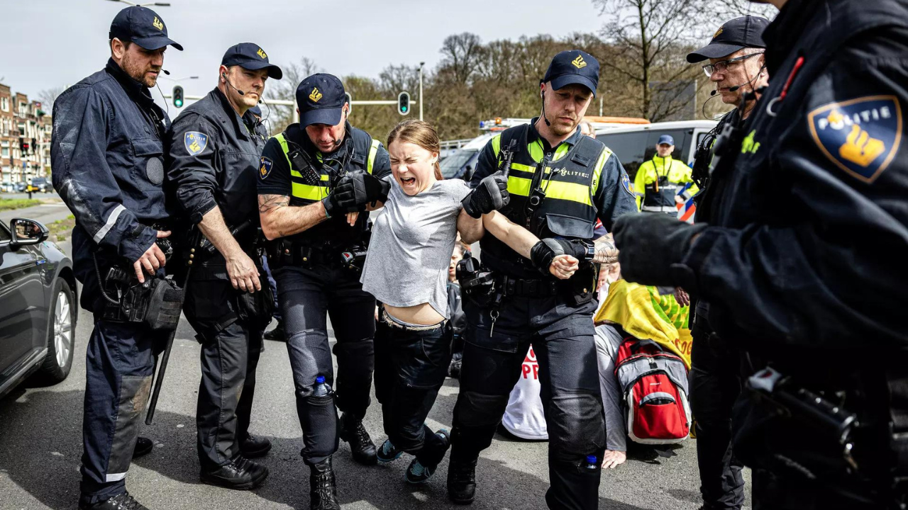 La activista climática Greta Thunberg arrestada por las autoridades holandesas durante una protesta