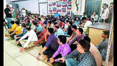GTU teachers protest over confusing vacation schedule