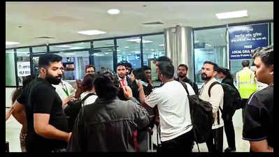 Pune-Delhi flyers spend 2 hours in plane, languish in airport for another 5 hours