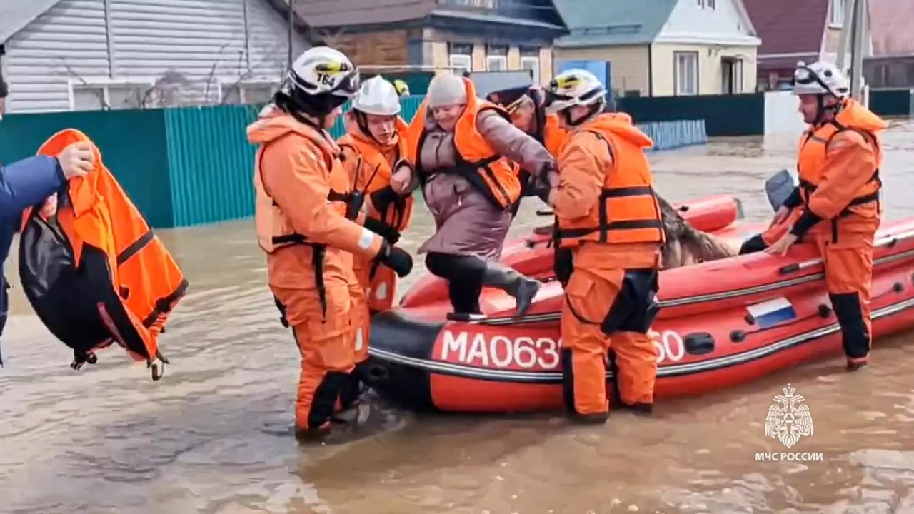 Russian flood situation ‘critical’ in Orsk after burst dam – Times of India