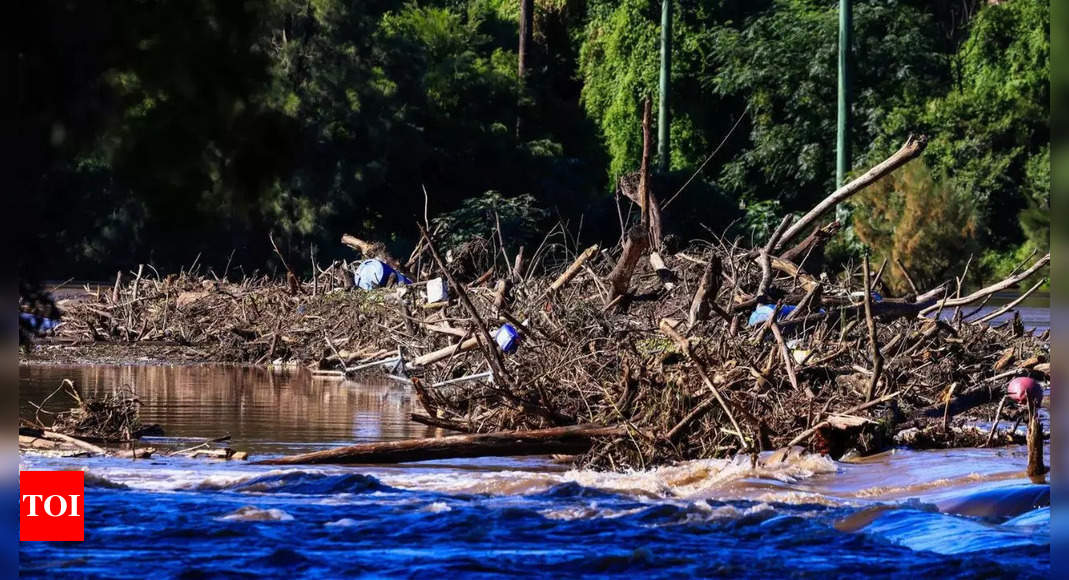 Hundreds rescued after flooding in Australia – Times of India