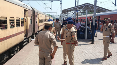 Bomb threat on Gwalior-Barauni express train in Barabanki