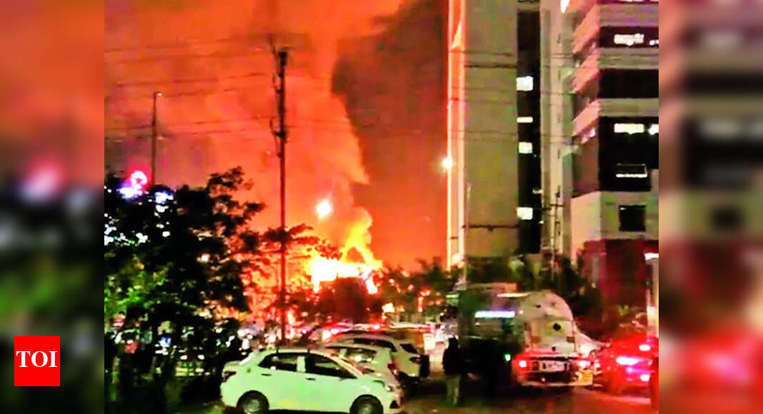 Fire: Short Circuit Fire Burns Down Gr Noida West Restaurant | Noida News - Vimarsana News