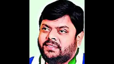 Big fight between Ganababu, Anand brews in Visakha west