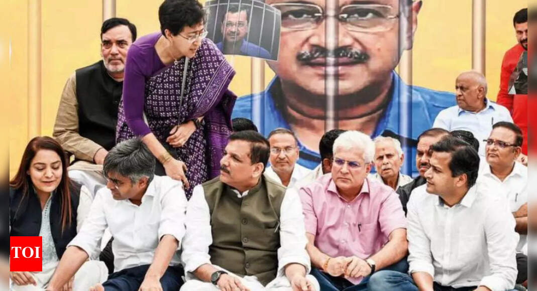 AAP Leaders: Aap Netas In Daylong Fast To Protest Against Kejriwal’s ...