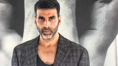 Akshay Kumar recalls a chilling encounter when fan slit his palm with a blade