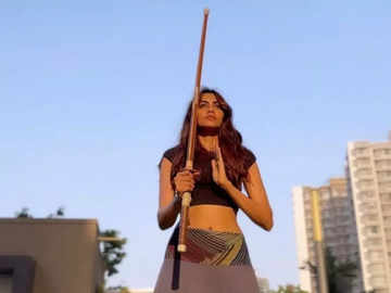 Apeksha Porwal reveals her secret 'Samurai Sword' workout; watch now!