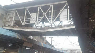 Damaged FOB closed in rly station for repair works