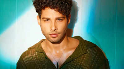 Siddhant Chaturvedi reveals he got rejected from auditions and was bullied in school because of his curly hair