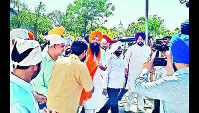 Kang sounds poll bugle from Mohali