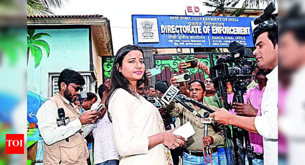 Amba Prasad: Amba 'dances' Her Way To Ed, Says Everyone Should Celebrate Sarhul | Ranchi News - Vimarsana News