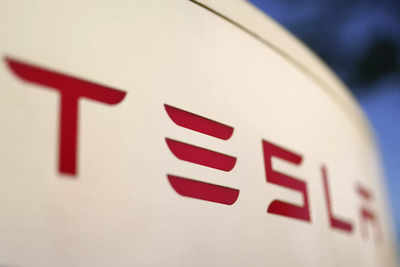 Tesla settles case over fatal Autopilot crash of Apple engineer