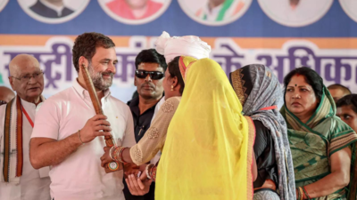 Rahul Gandhi speaks to women collecting 'Mahua' flowers in Madhya Pradesh