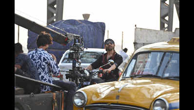 Kartik Aaryan shoots for next film at Howrah Bridge in Kolkata