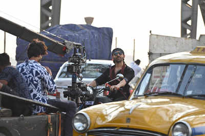 Kartik Aaryan shoots for next film at Howrah Bridge in Kolkata