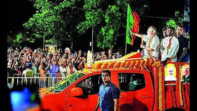 PM Narendra Modi invokes Ram, 1984 riots in Pilibhit; Maneka and Varun Gandhi skip rally